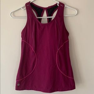 Althleta top size small maroon color built in bra